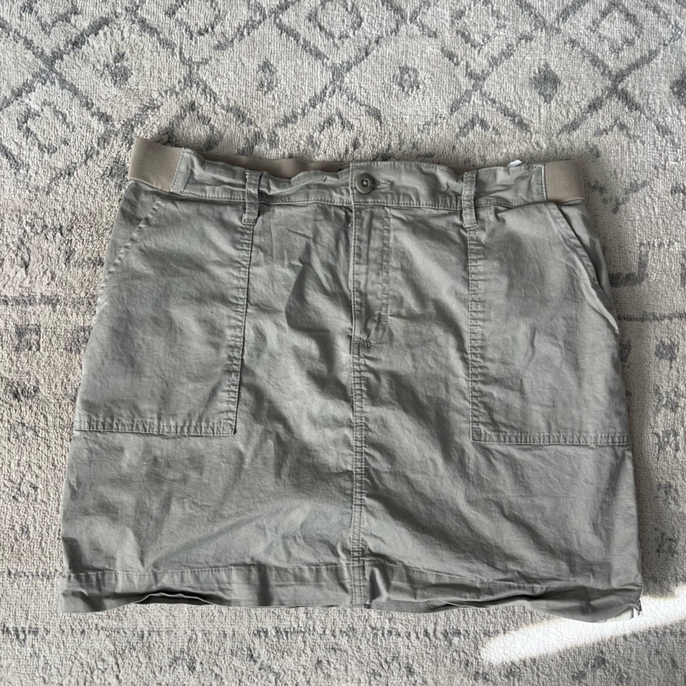 Women’s khaki skort